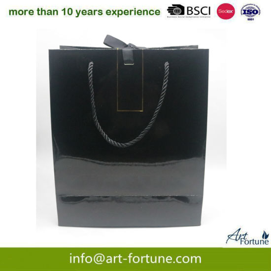 Custom Logo Varnish Printed Black Paper Bags with Handles