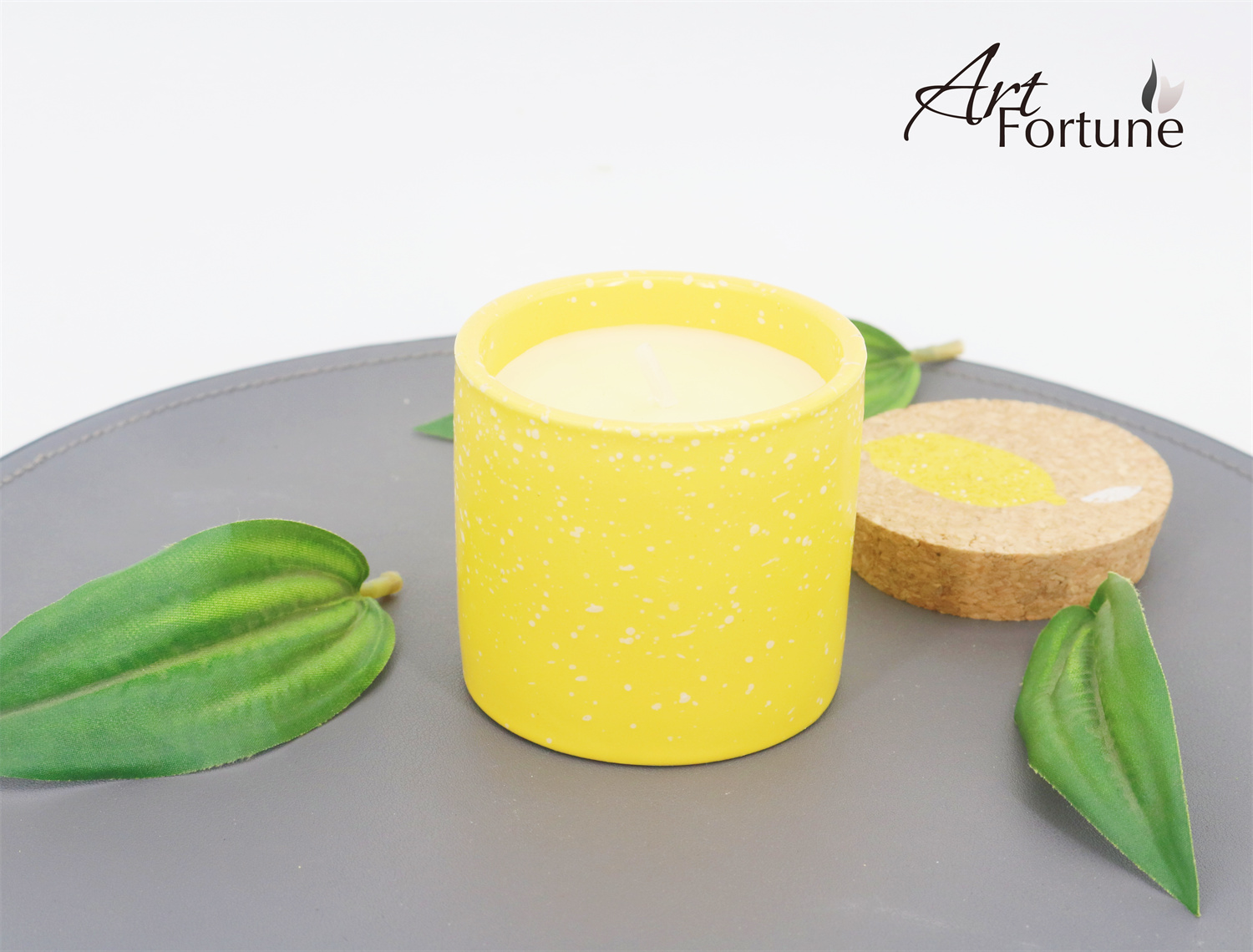 The new Spring and Summer wooden lid glass scented candle for home decor